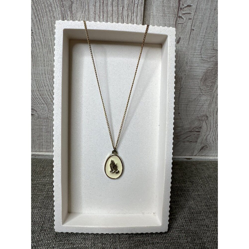 Vintage Gold Tone Praying Hands Pendant Necklace Womens Fashion Jewelry
